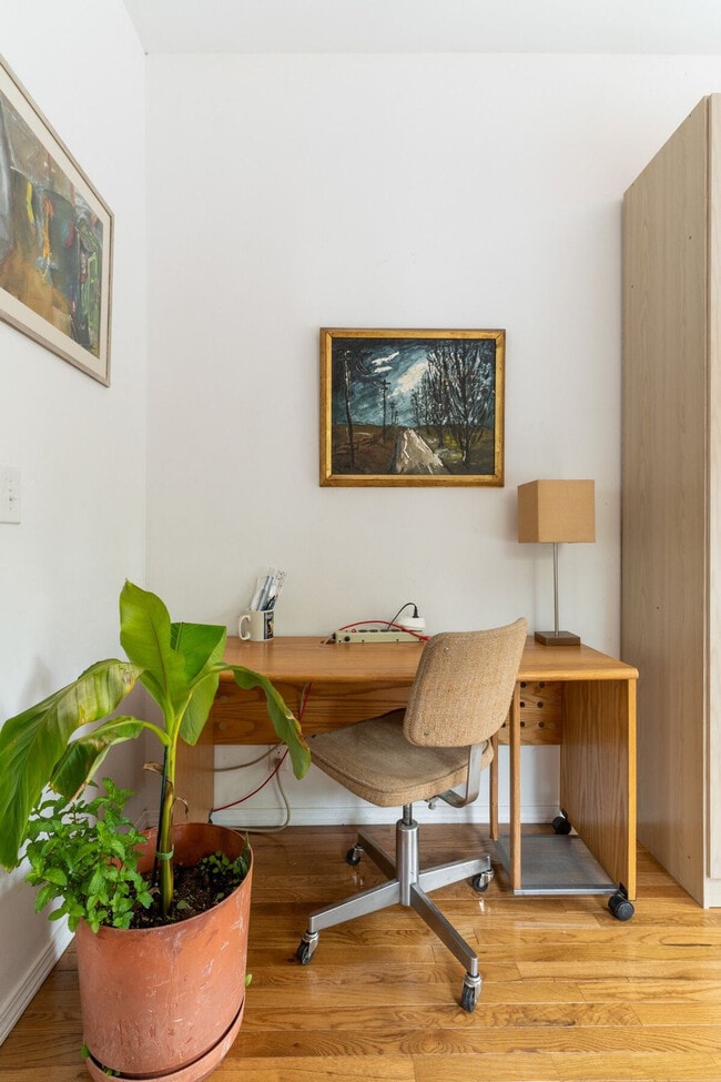 Building Photo - 938 21st Ave