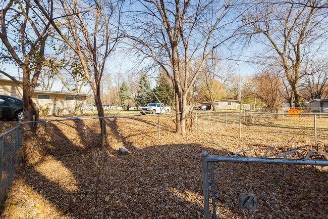 Building Photo - 500 Eldora Ln