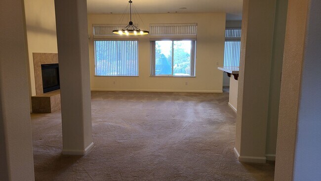 Building Photo - Luxury 5bed/3ba Rental in Spanish Springs ...