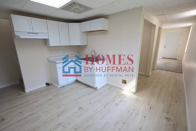 Building Photo - Two Bedroom House | Updated w/ Appliances
