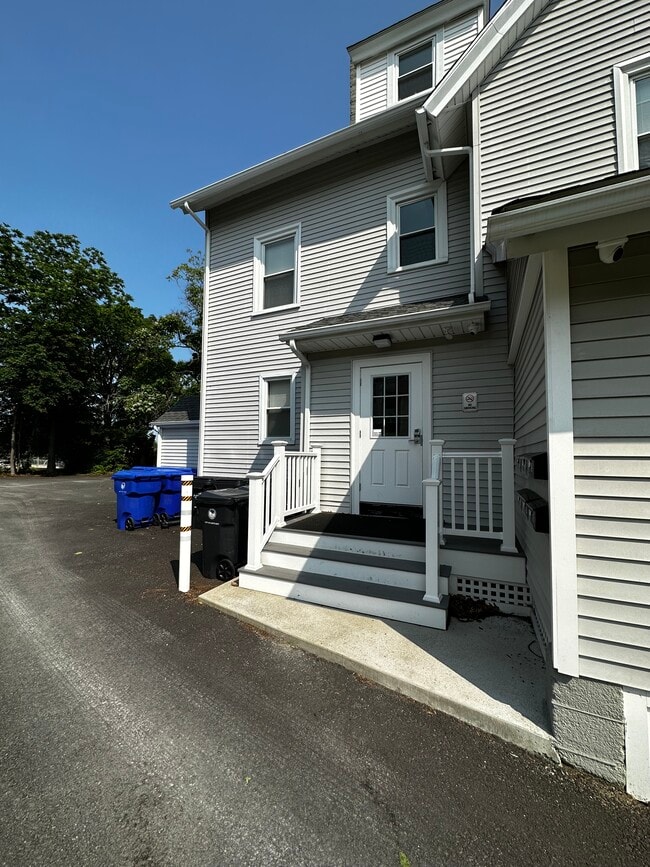 Building Photo - 31 Grove St