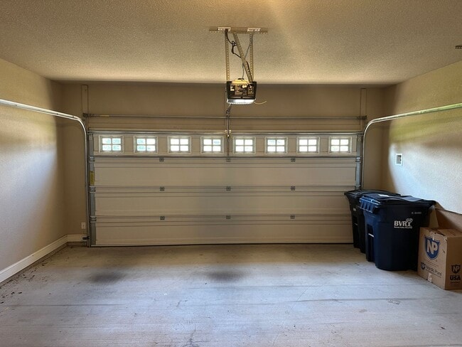 Building Photo - College Station - 4 bedrooms, 2.5 Bathroom...