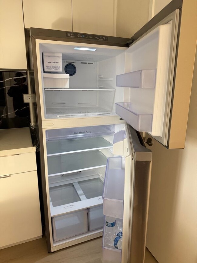 Building Photo - Luna-Liho Towers - Fully renovated, washer/dryer in the unit, AC