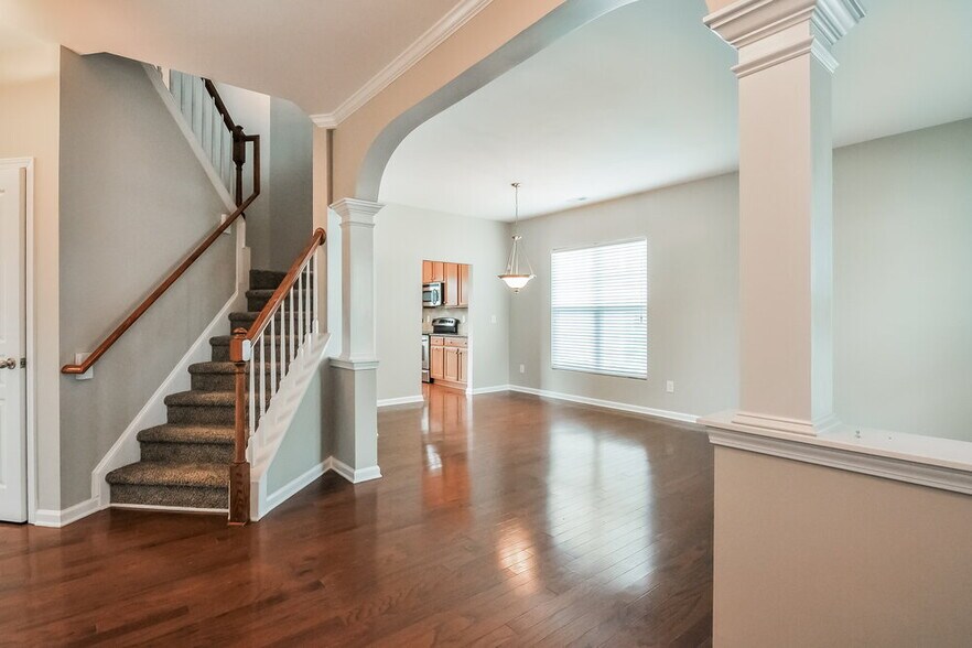 Building Photo - 3215 Whispernut Ln