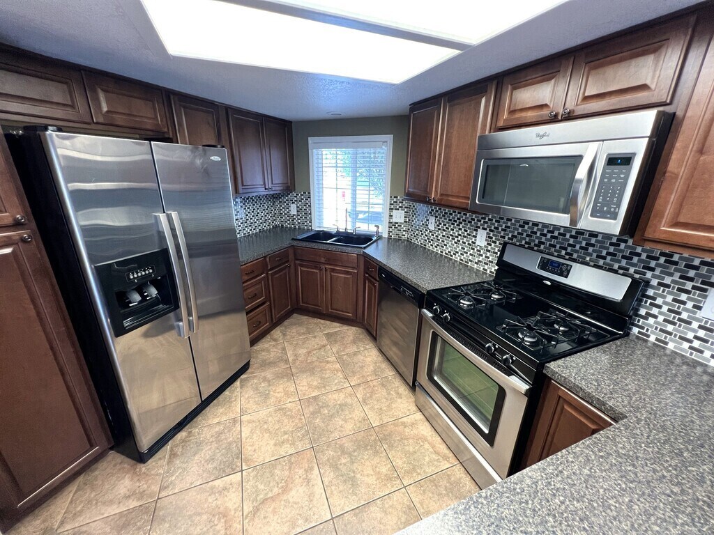 Building Photo - 3098 S Cadet Ln