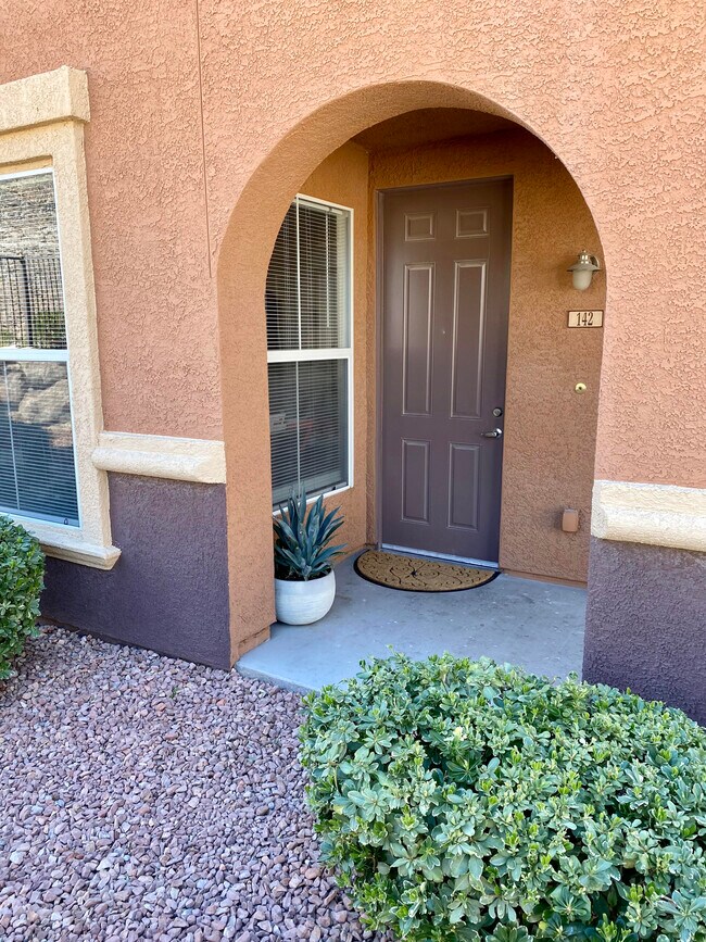 Building Photo - 3975 N Hualapai Way