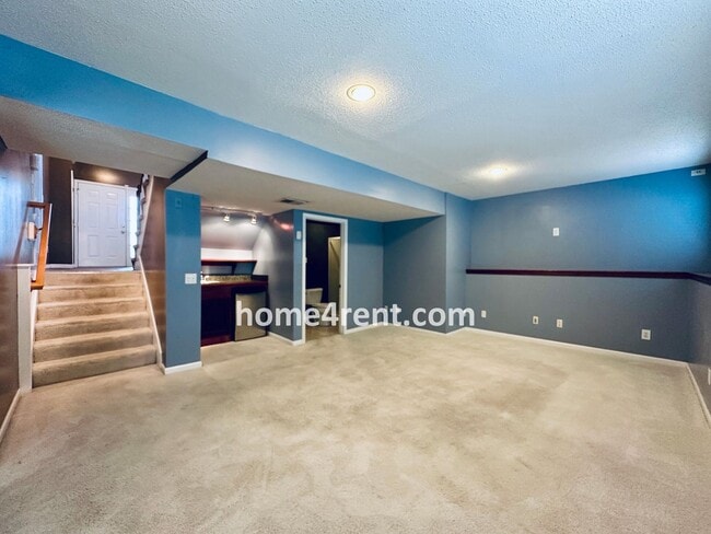 Building Photo - Four Bedroom Olathe Home in a Quiet Neighb...