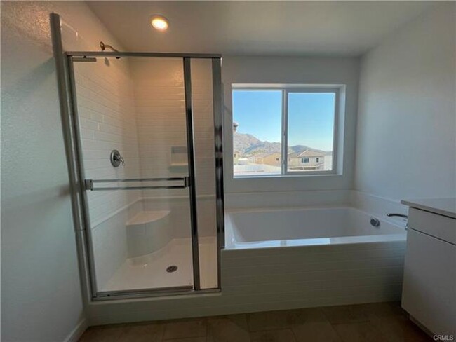 Building Photo - Gorgeous New House