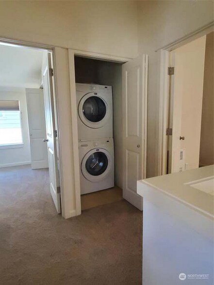 Laundry And Dryer - 1402 N Northgate Way