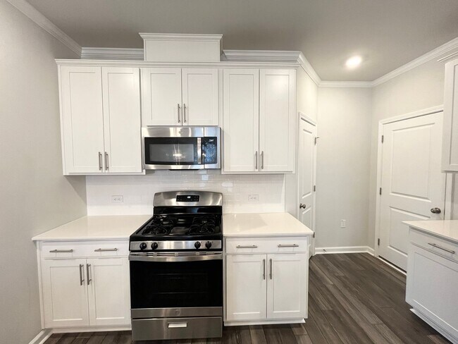 Building Photo - Newly Built 4BD, 3.5BA Zebulon Home with a First Floor Bedroom and Screened Patio in an HOA Commu...