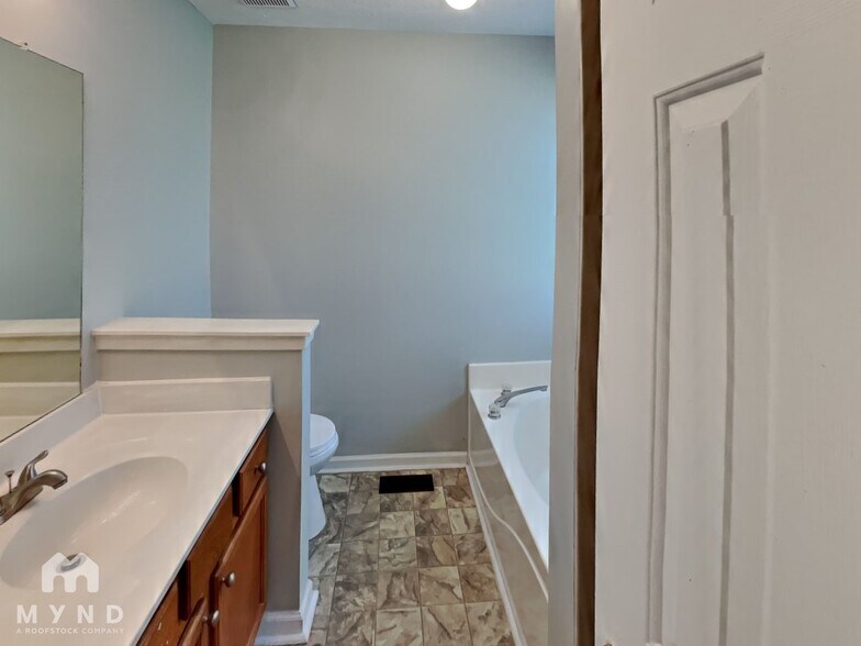 Building Photo - 307 Burton Dr