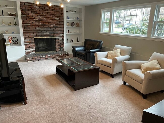 Building Photo - 2 Barrett Rd