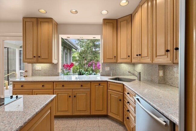 Building Photo - 32 Countryside Rd