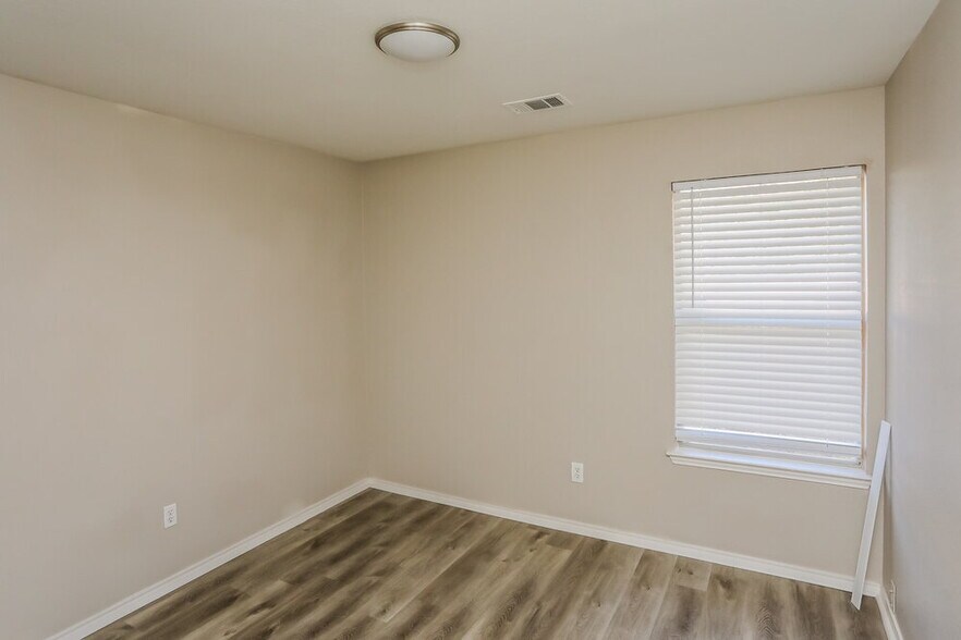 Building Photo - 1303 Coronado Ln