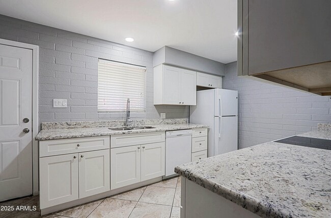 Building Photo - 8402 E Coronado Rd