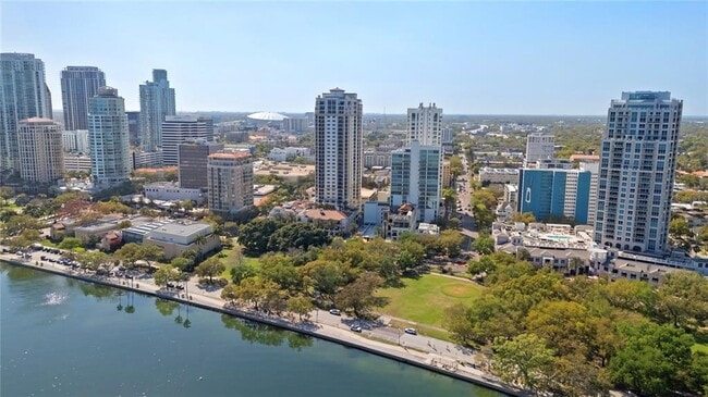 Building Photo - 300 Beach Dr NE