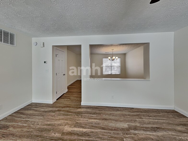 Building Photo - 3202 Meadoway Ct