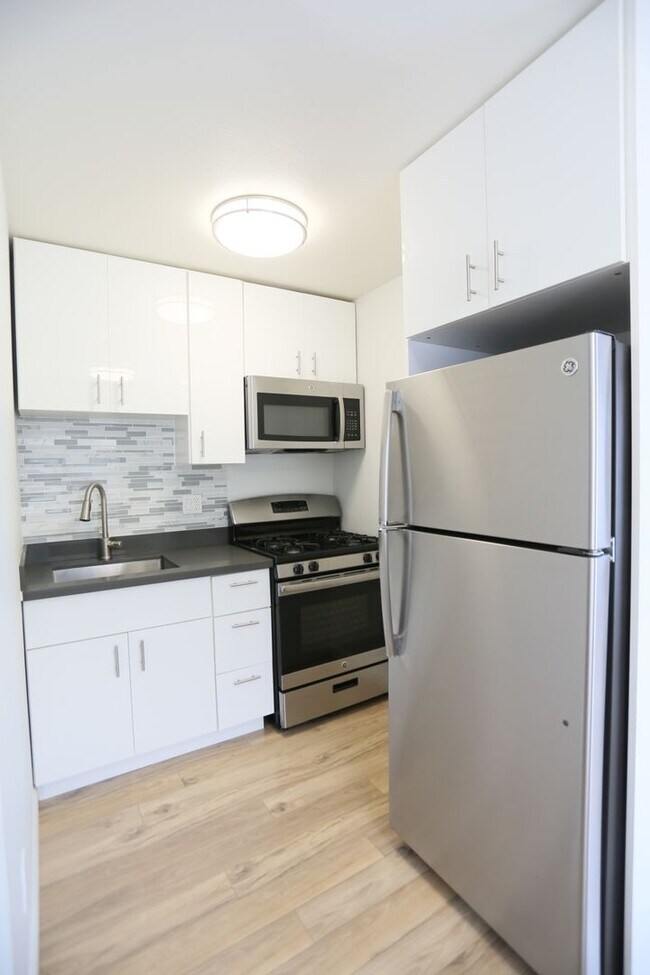 Building Photo - 301 Jayne Ave