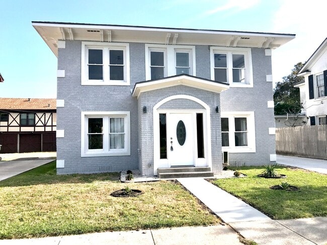 Primary Photo - 1810 2nd St