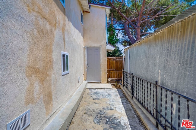 Building Photo - 3046 Chadwick Dr