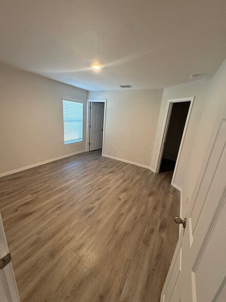 Building Photo - 12007 Henley Ave