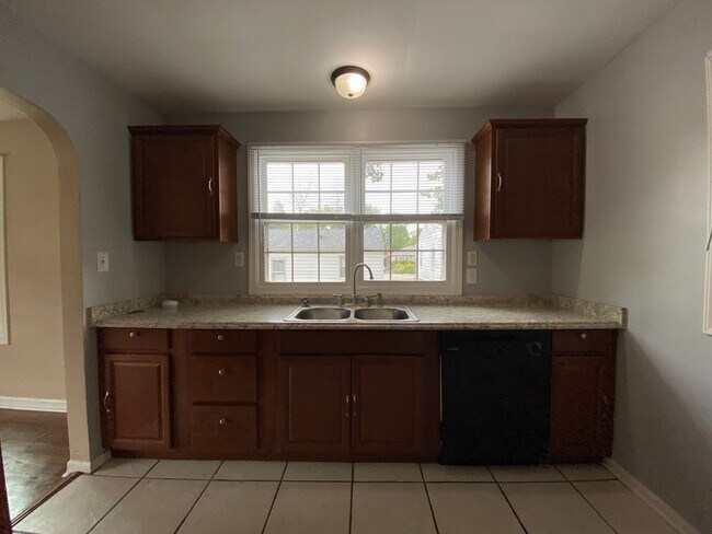 Building Photo - Available August 14th, 2026!