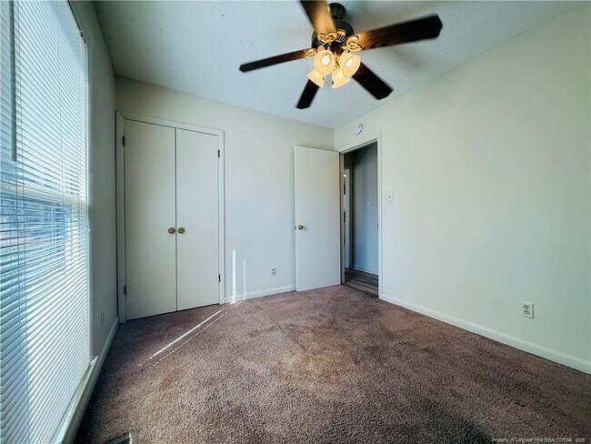 Building Photo - 129 Deerfield Dr