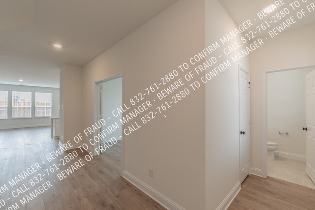 Building Photo - 346 Boroughbridge Dr