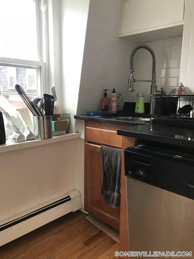 Building Photo - 12 Claremon St