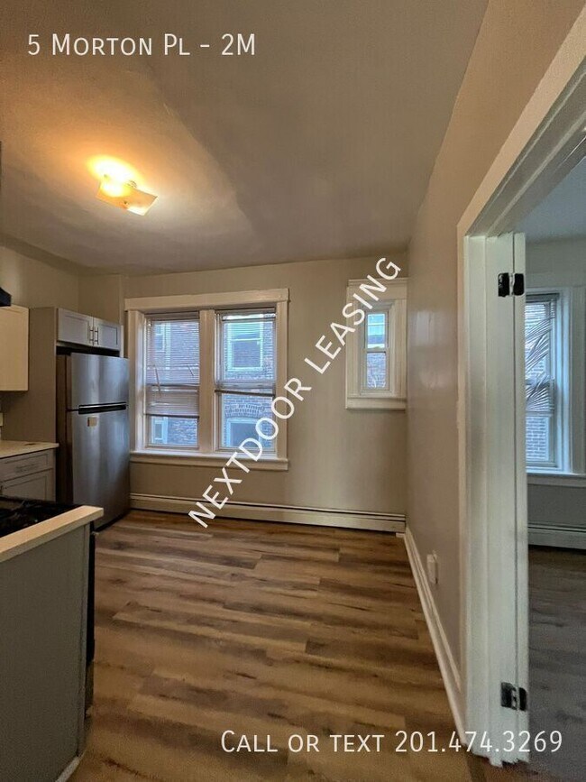 Building Photo - 5 Morton Pl