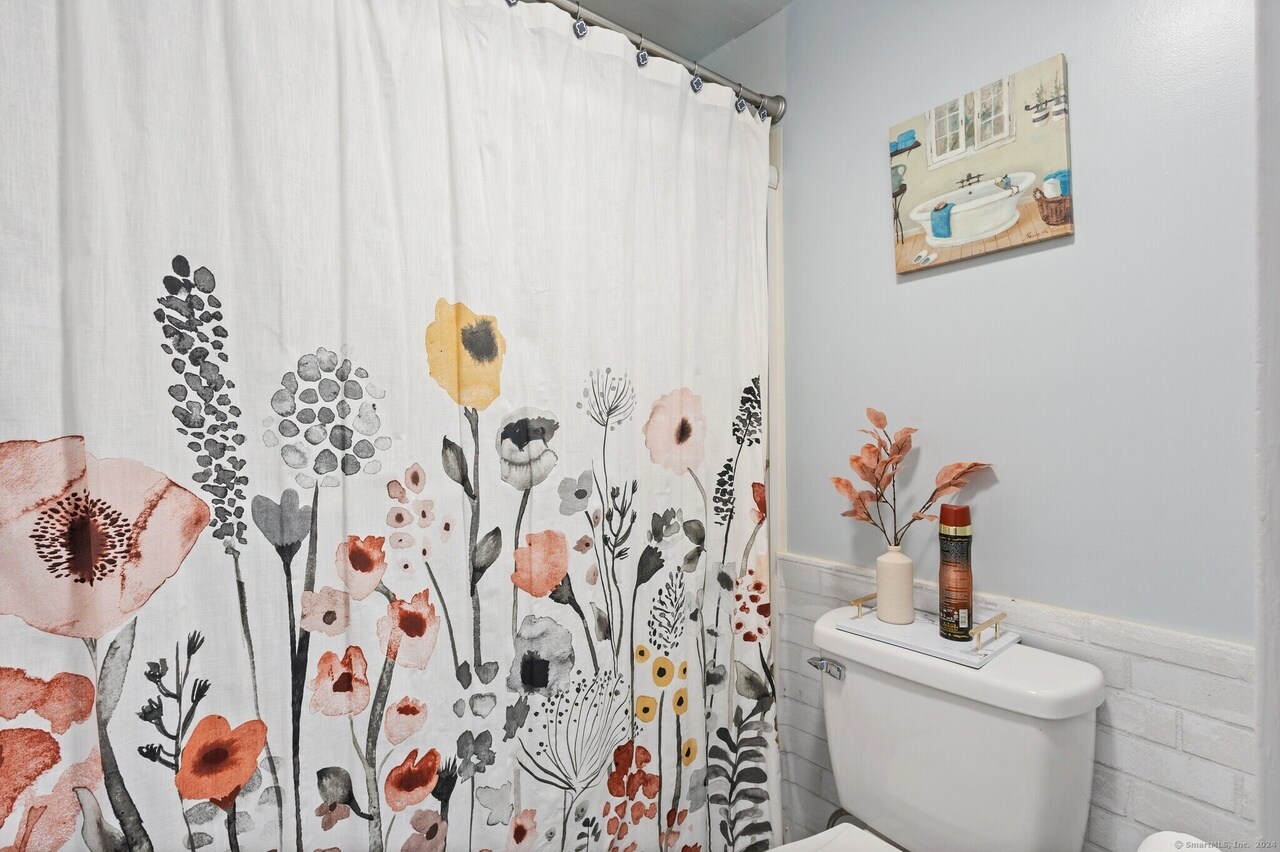 Building Photo - 59 Brookwood Dr