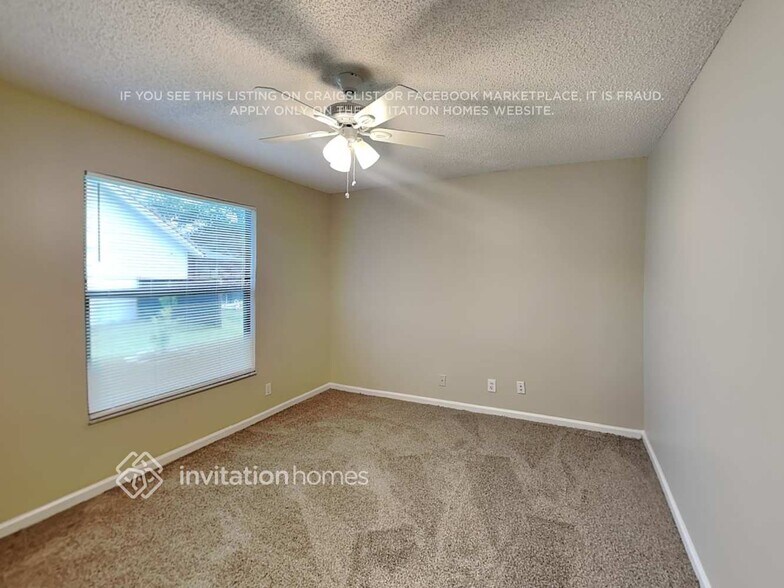 Building Photo - 5830 NW 40th Ln