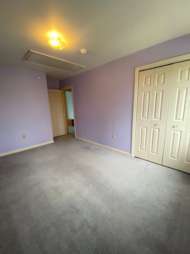 Building Photo - Peaceful Country Living - 4 BR / 3BA