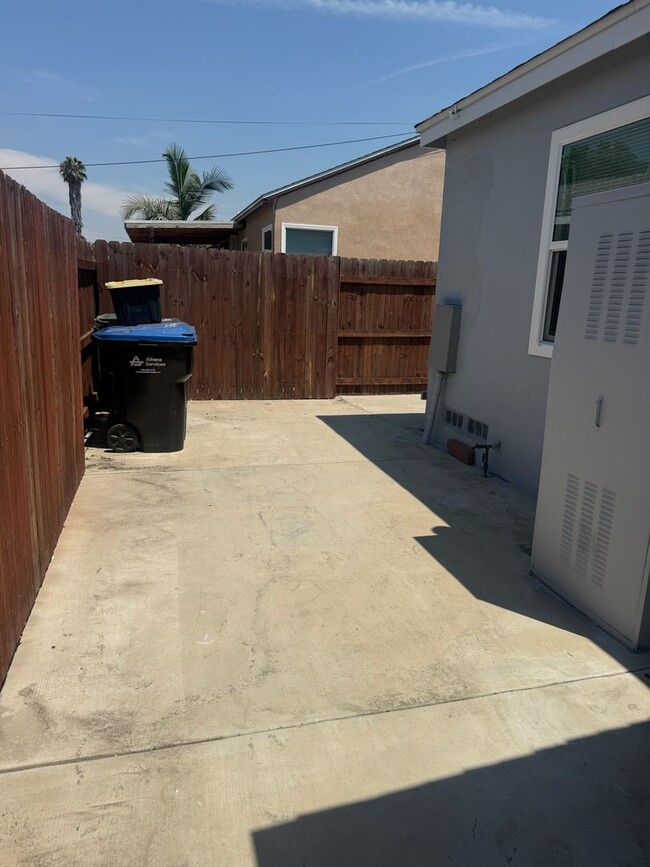 Building Photo - Beautiful and Well Kept 3-Bedroom House fo...