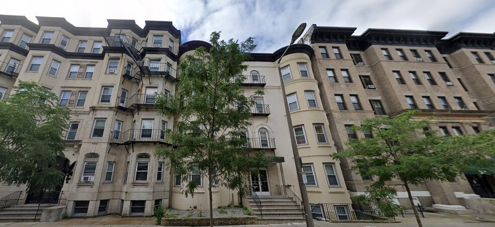 Building Photo - 32 Westland Ave