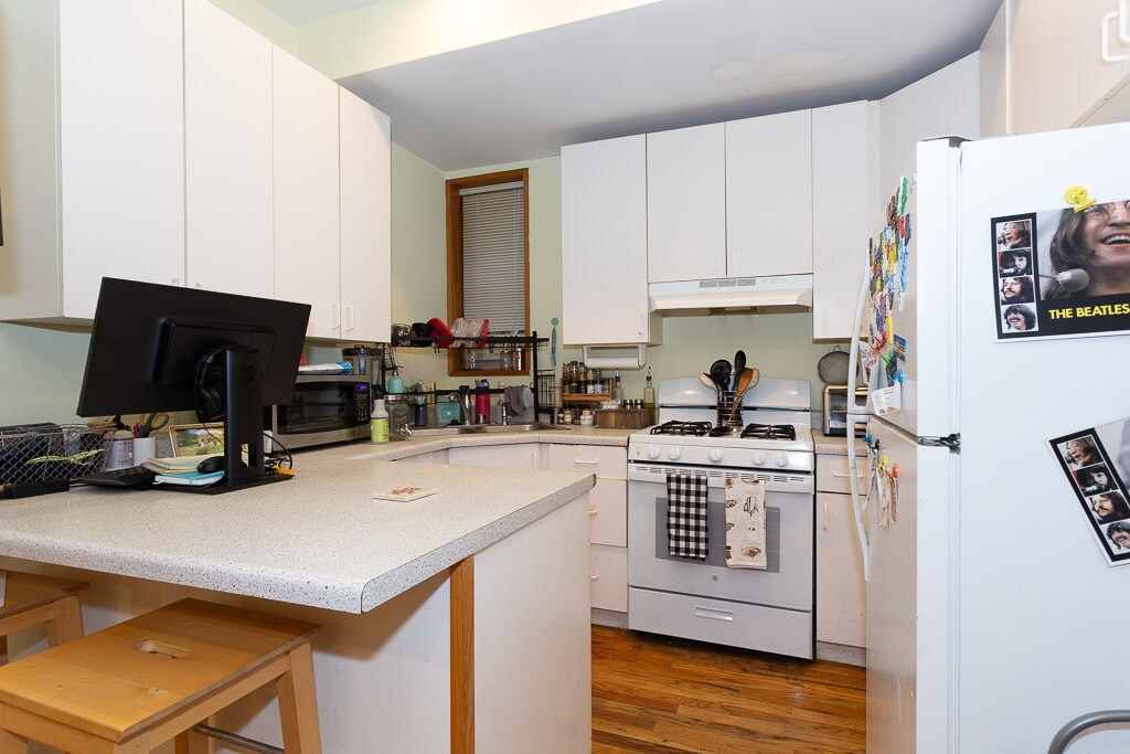 Building Photo - 1309 N Greenview Ave