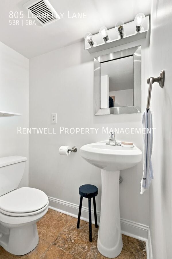 Building Photo - 805 Llanelly Ln