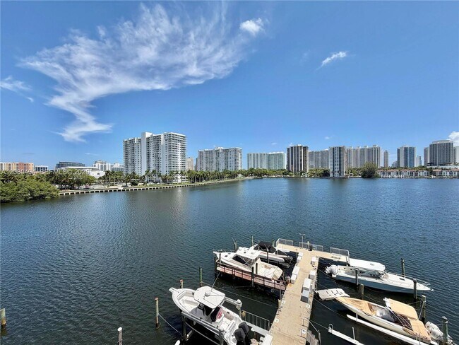 Building Photo - 18081 Biscayne Blvd