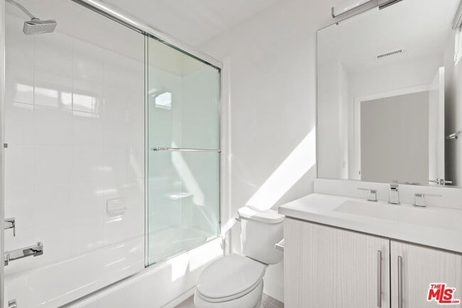 Building Photo - 2205 Selig Dr