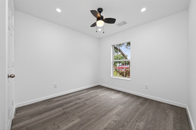 Building Photo - 7714 Stallion Trail Dr