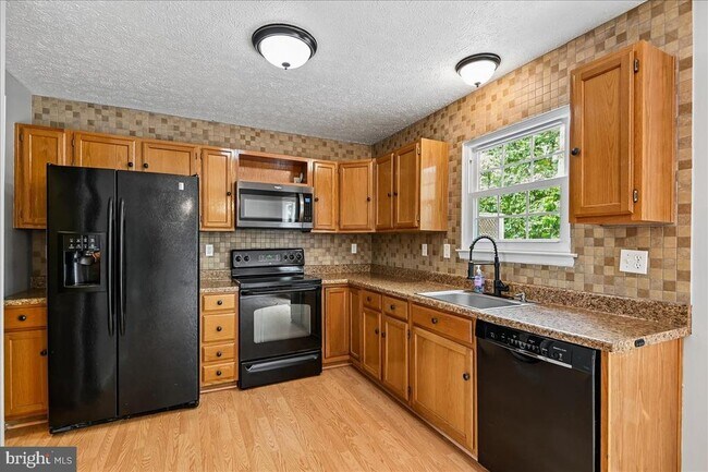 Building Photo - 631 Realm Ct W