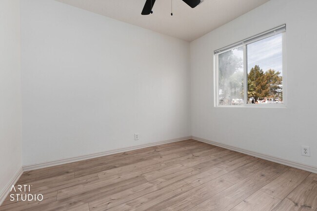 Building Photo - Beautifully Renovated 3-bedroom, 2-bathroom Home With 2-Car Garage in Beaver Dam, AZ!