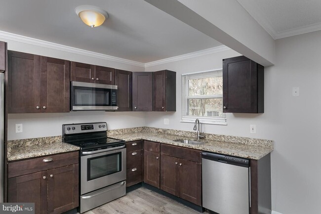 Building Photo - 31 Stone Falls Ct