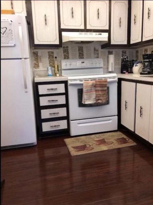 Building Photo - 522 Capri K