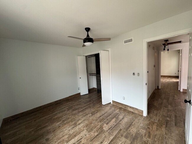 Building Photo - Beautifully Renovated 2-Bedroom Home in Tr...