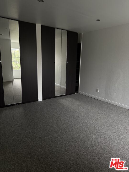 Building Photo - 5530 Owensmouth Ave