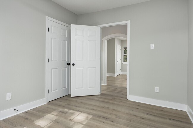 Building Photo - 5350 Slayton Ave