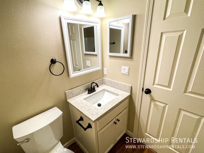 Building Photo - 618 Camden Ln