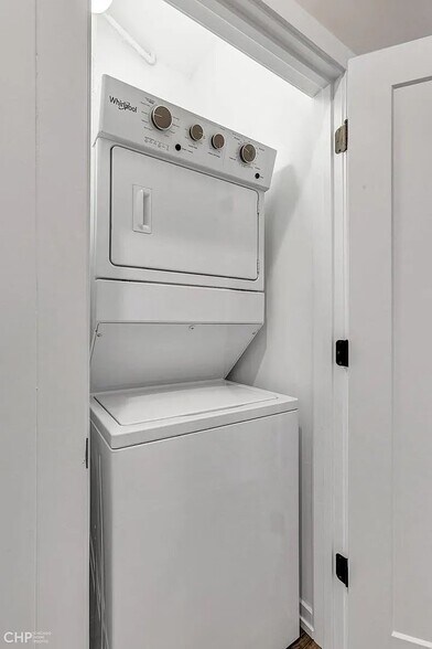 Building Photo - 5030 S Prairie Ave