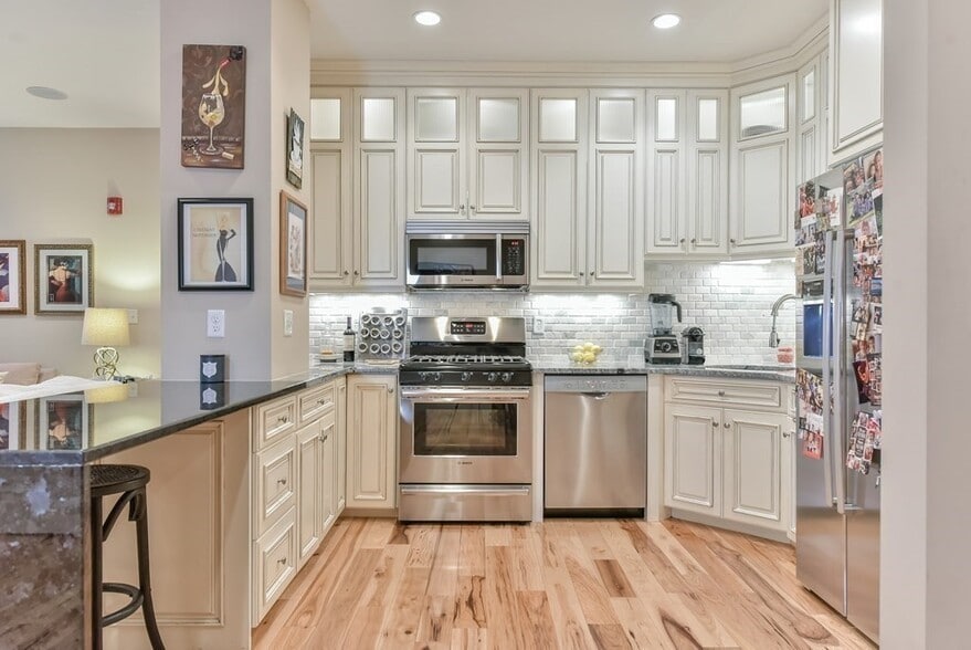 Building Photo - 9 Appleton St